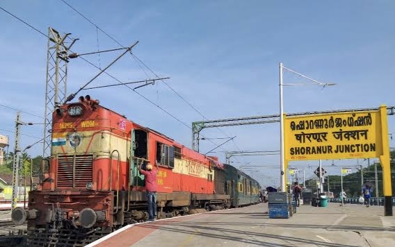 ഷൊര്‍ണൂരില്‍ റെയില്‍വേ ട്രാക്കില്‍&hellip;